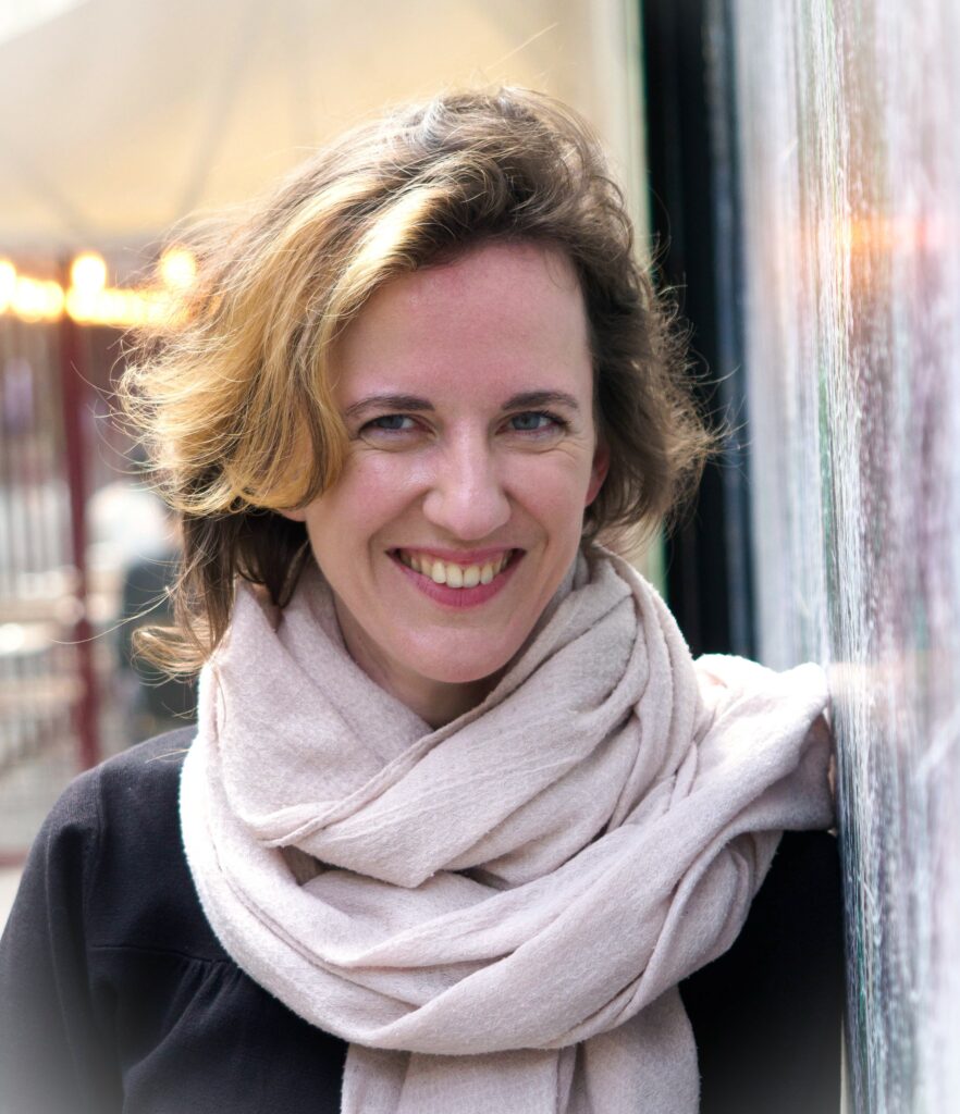 Portrait professionnel de Mélanie Yahiaoui, accompagnante en parentalité à Nantes